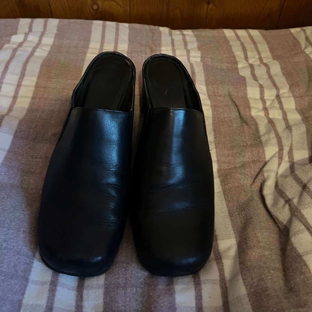St. John's Bay Leather Mule Clog Shoe Womens Size 9.5m Brown 2" heel Slip On